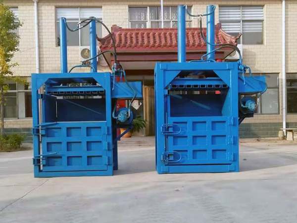 半自動打包機(jī)